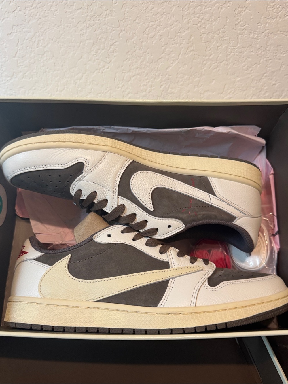 Jordan 1 SP Travis Men’s Low-Top Sneakers in White, Gray, Cream